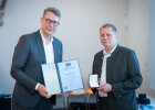 Markus Blume mit Max Leutenbauer, Vorsitzender des Vereins für Heimatgeschichte im Zweiseenland Kochel. 