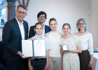 Markus Blume mit Andrea und Florian Weininger mit den Kindern Lorenz, Magdalena und Theresa (v.li.).