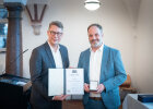 Markus Blume mit Tobias Eschenbacher, Oberbürgermeister der Stadt Freising.
