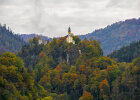 Pankrazberg mit Burgruine und Wallfahrtskirche.