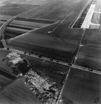 Luftbild der Grabung 1965 und Startbahn