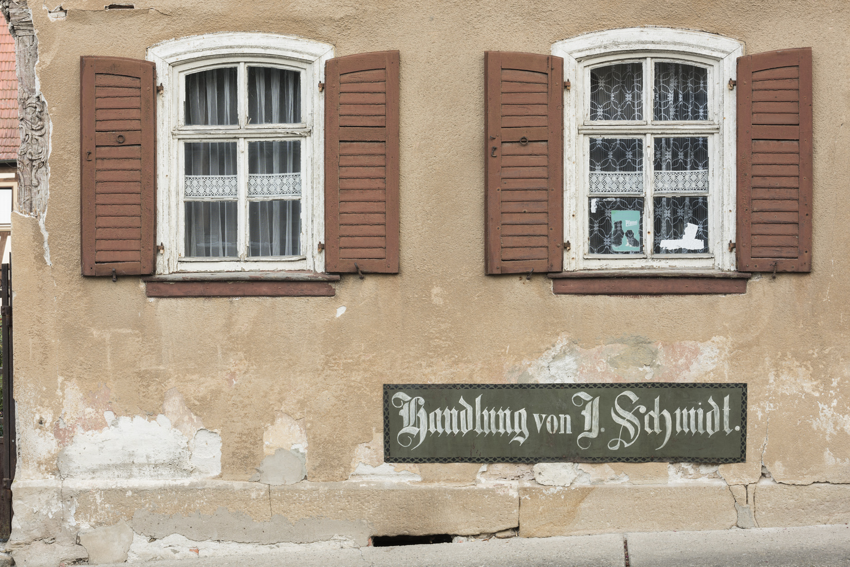 alte Haus mit abblätterndem Putz alte Haus mit abblätterndem Putz